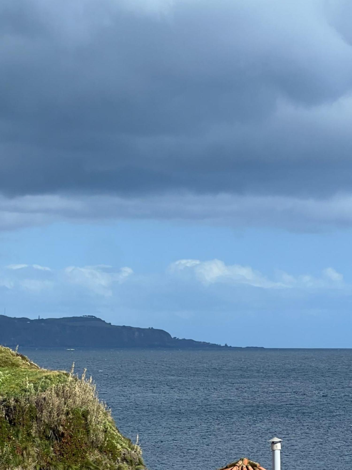 Casa A 2 Minutos A Pe De Piscina Natural Ponta Delgada Dış mekan fotoğraf