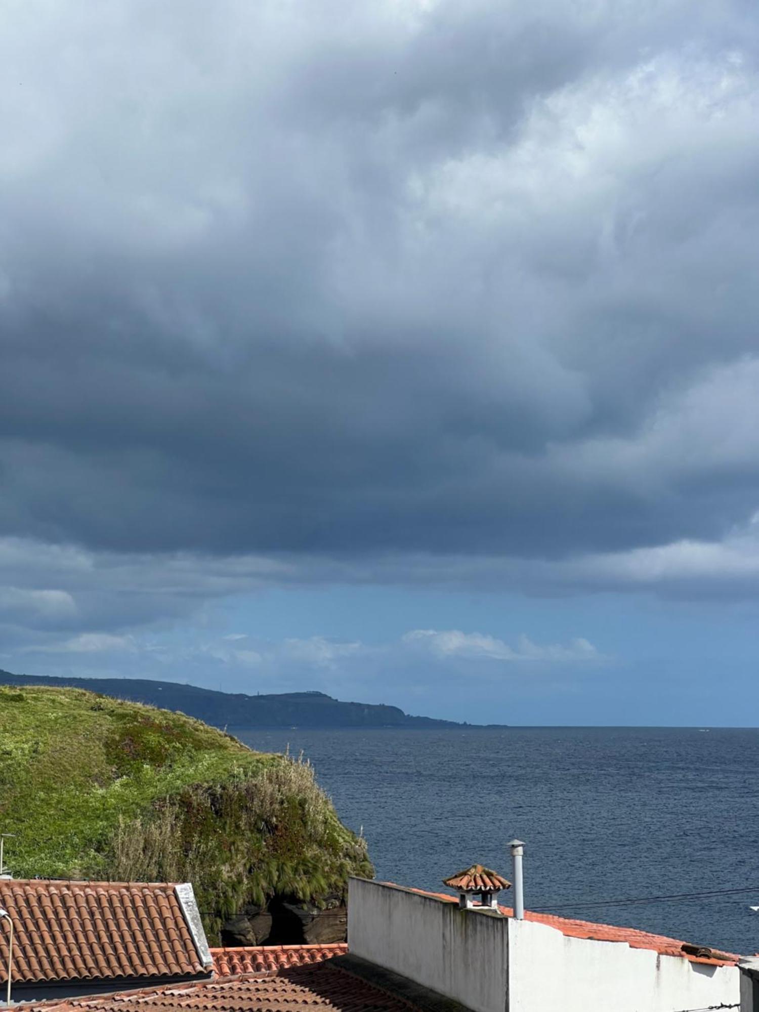 Casa A 2 Minutos A Pe De Piscina Natural Ponta Delgada Dış mekan fotoğraf